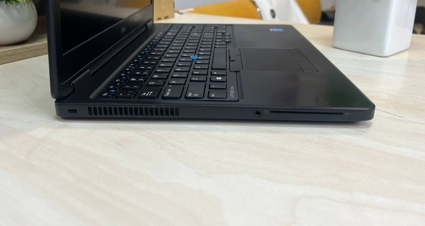 Ноутбук DELL E5550\Core i5-5300 (2,3GHz)\8Gb\SSD 120Gb\15,6" P59 фото