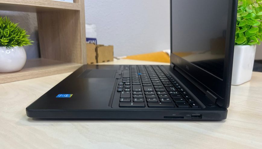 Ноутбук DELL E5550\Core i5-5300 (2,3GHz)\8Gb\SSD 120Gb\15,6" P59 фото