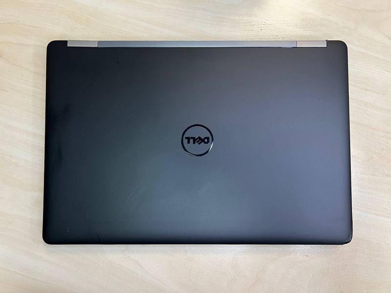 Ноутбук DELL E5570\Core i5-6440 (2,6GHz)\16Gb\SSD 256Gb\15,6" P53 фото
