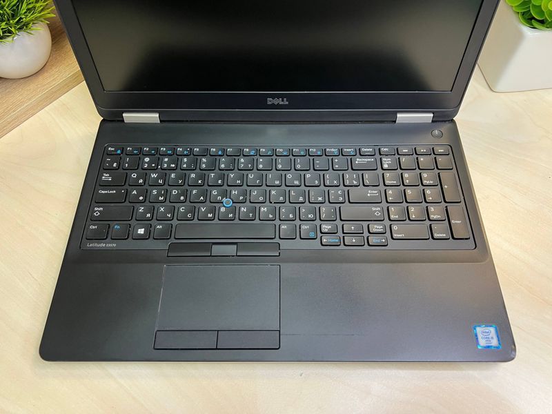 Ноутбук DELL E5570\Core i5-6440 (2,6GHz)\16Gb\SSD 256Gb\15,6" P53 фото
