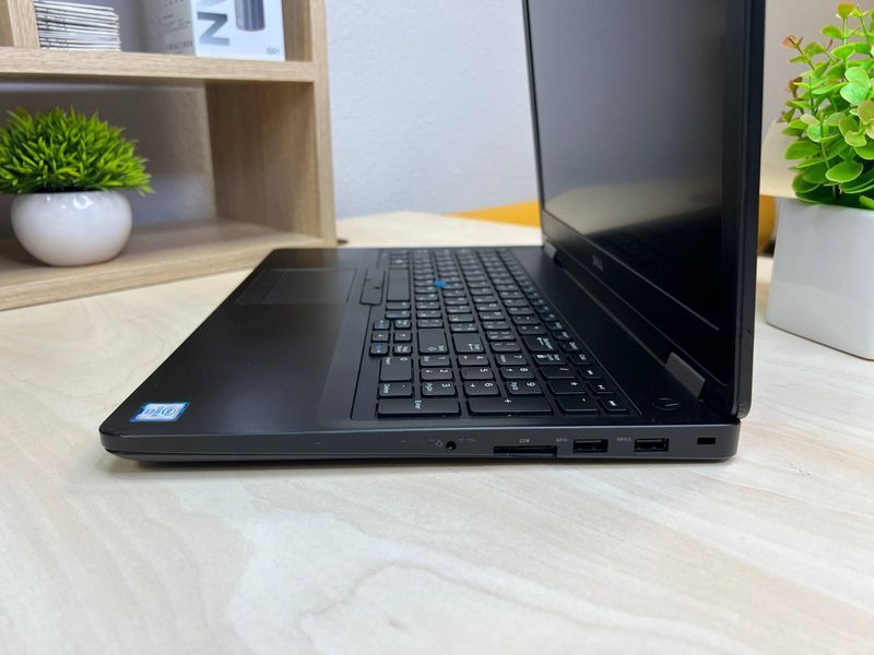Ноутбук DELL E5570\Core i5-6440 (2,6GHz)\16Gb\SSD 256Gb\15,6" P53 фото
