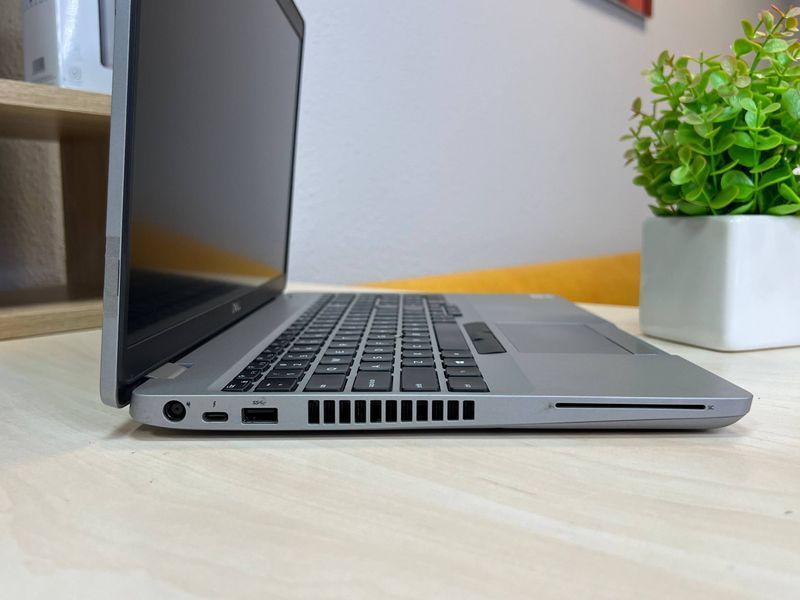 Ноутбук DELL 5510\Intel Core I7-10810U\ (1,7GHz)\16Gb\SSD 240Gb\15,6" P57 фото