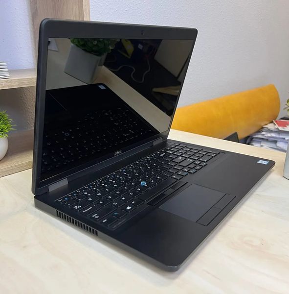 Ноутбук DELL E5570\Core i5-6300HQ CPU (2,3GHz)\8Gb\SSD256Gb\15,6" P58 фото